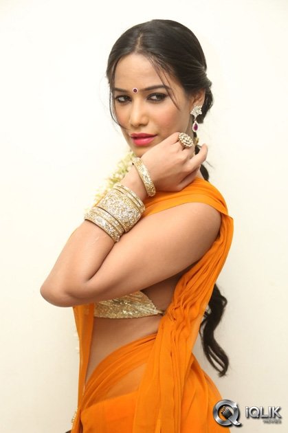 Poonam-Pandey-Malini-and-Co-Press-Meet
